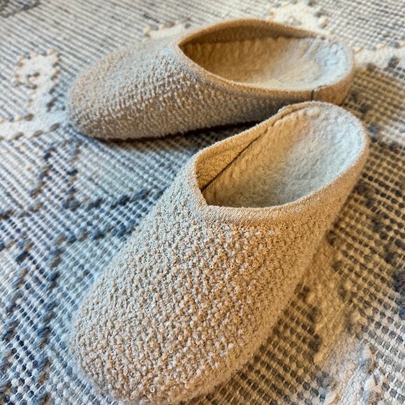 Rothy's The Cozy Clog Size 8 in Honeybun Bouclé - Picture 1 of 3